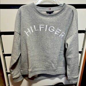 NWOT Tommy Hilfiger Gray Sweatshirt relaxed fit small
